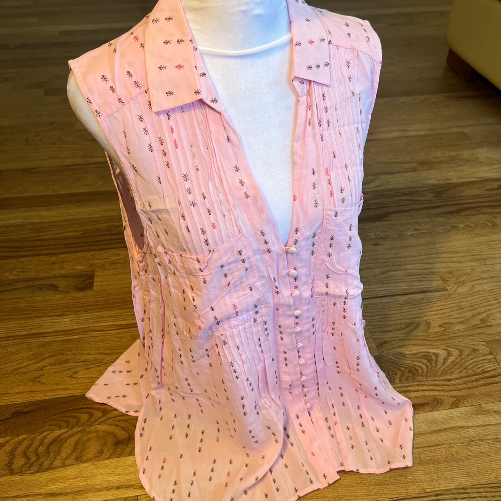 Conversations by Anthropologie Pink Ant Print Sleeveless Pintuck Blouse Size L - Picture 2 of 8